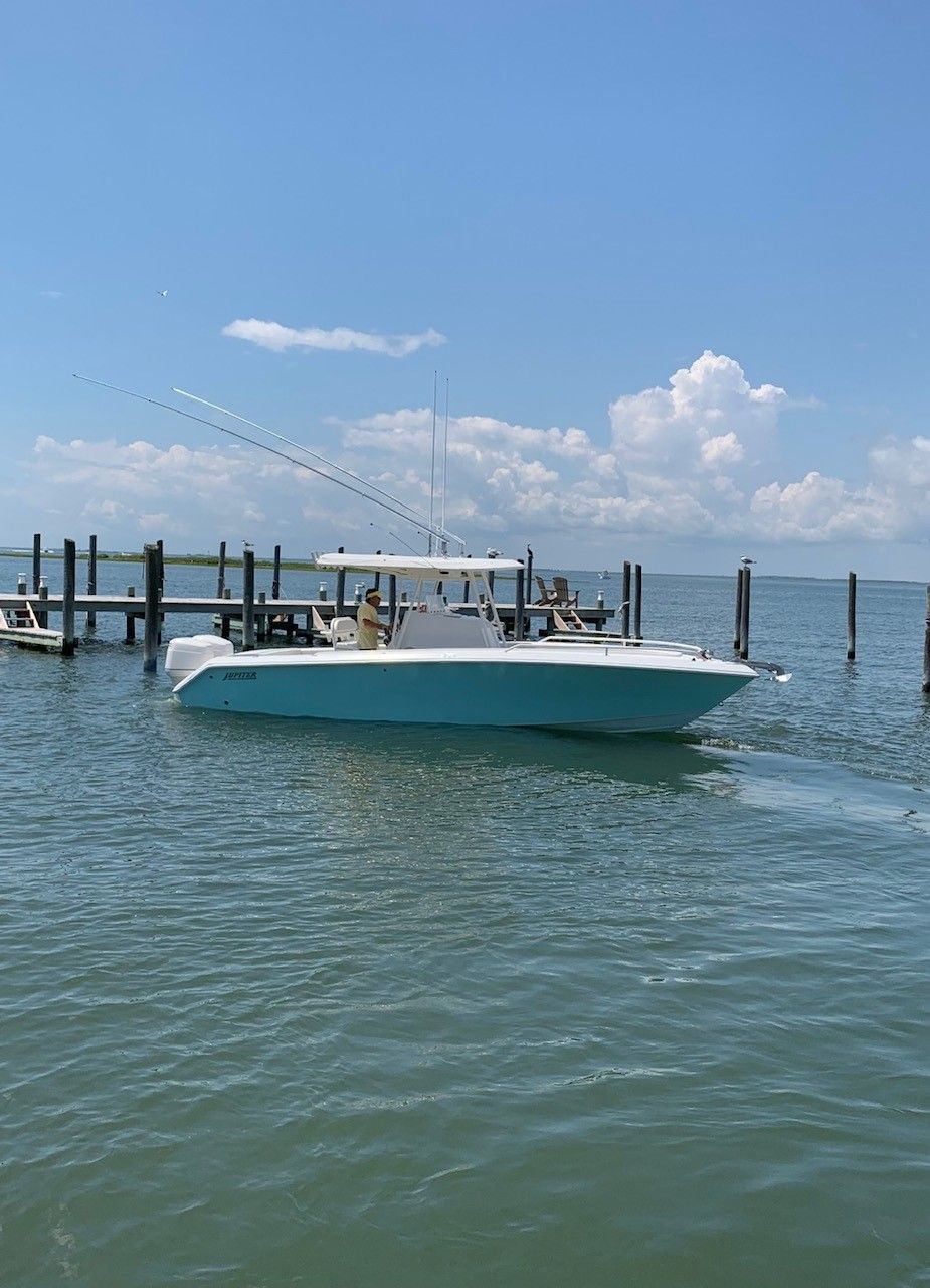 2000 Jupiter 27' Cuddy Cabin