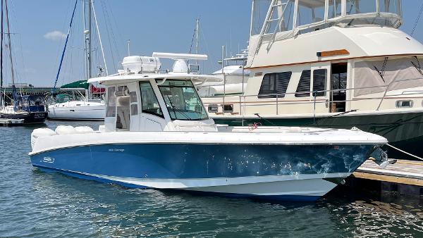 Boston Whaler 350 Outrage 2015 Boston Whaler 350 Outrage