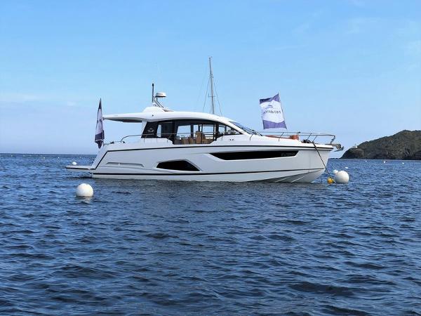2025 Sealine C430