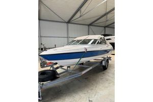 Campion Allante 180 1995 Campion Allante 180 boat on trailer in indoor storage facility.