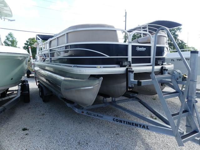 2016 Sun Tracker Party Barge 22 DLX