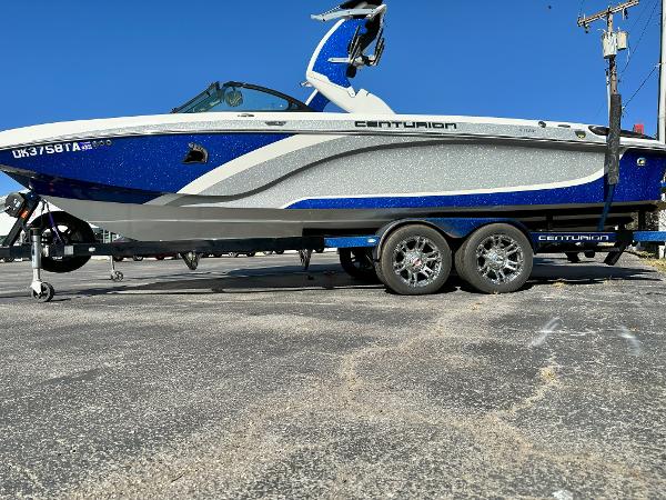 Centurion FS44 2016 Centurion FS44 boat on a trailer, blue and white exterior.