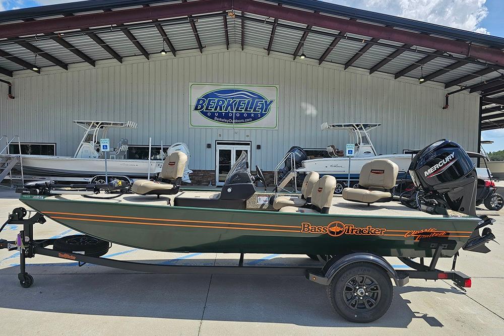 Tracker Bass Tracker Classic Limited 2026 Tracker Bass Tracker Classic Limited boat at Berkeley Outdoors dealership.