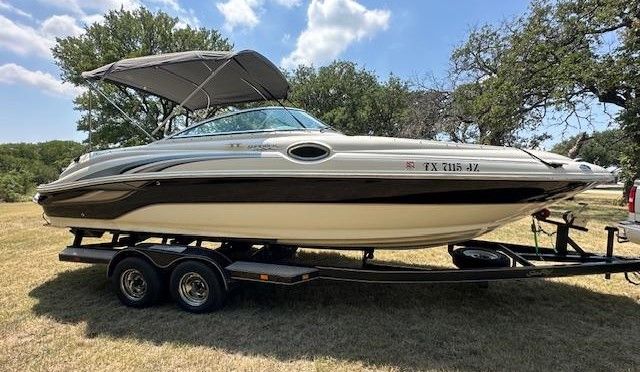 2004 Sea Ray 240 Sundeck