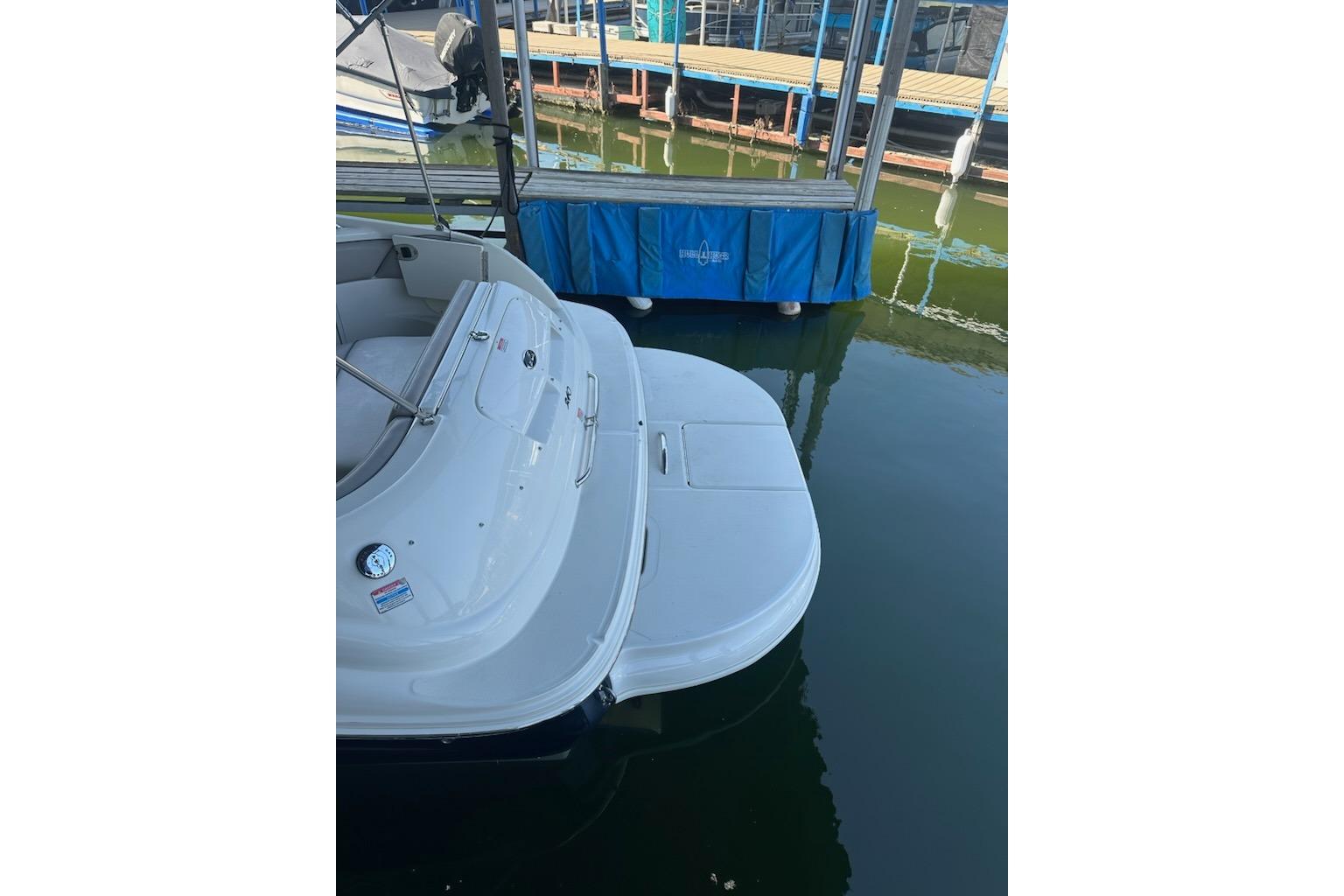 2004 Sea Ray 240 Sundeck