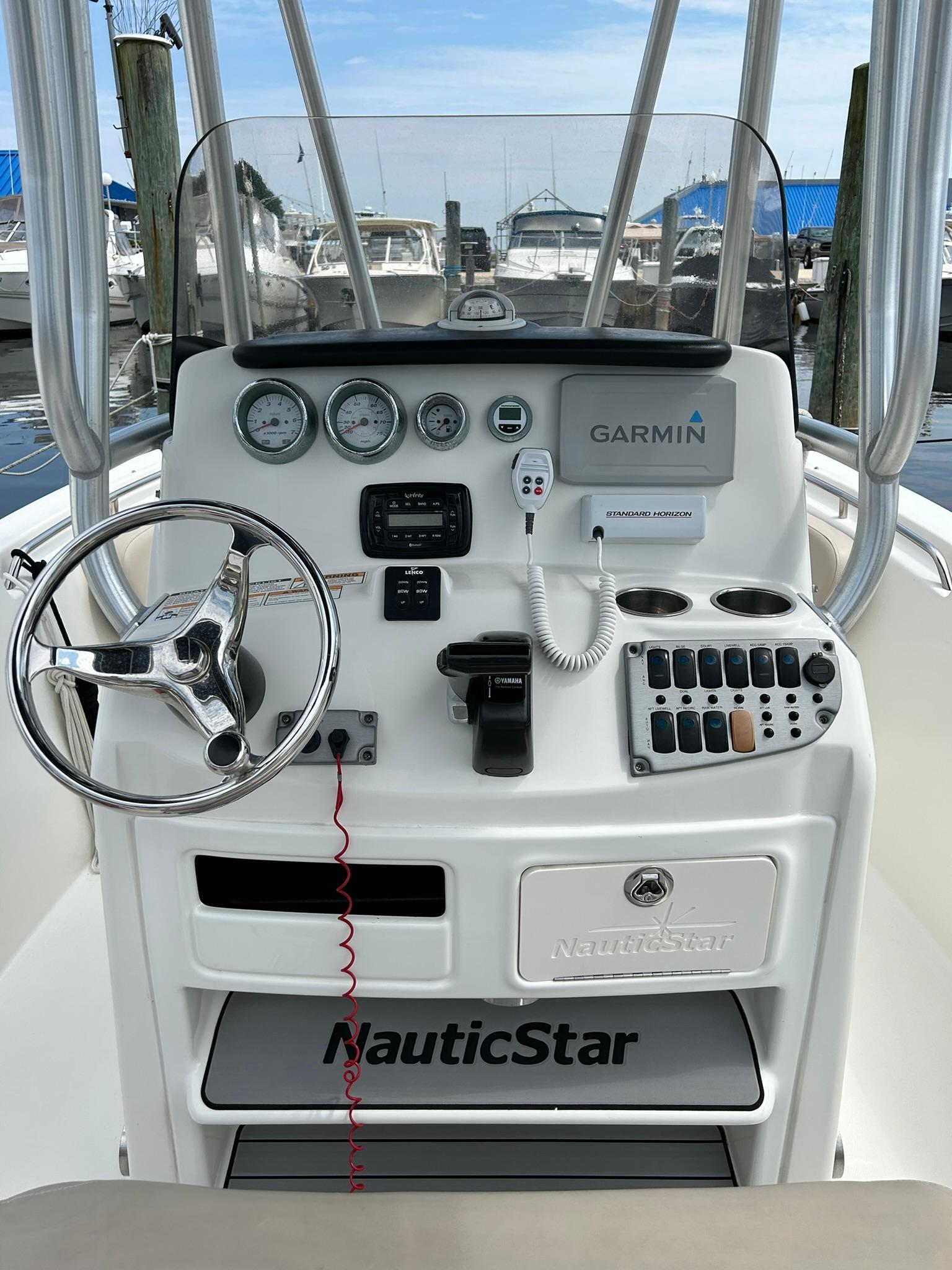 2015 NauticStar 2102 Legacy