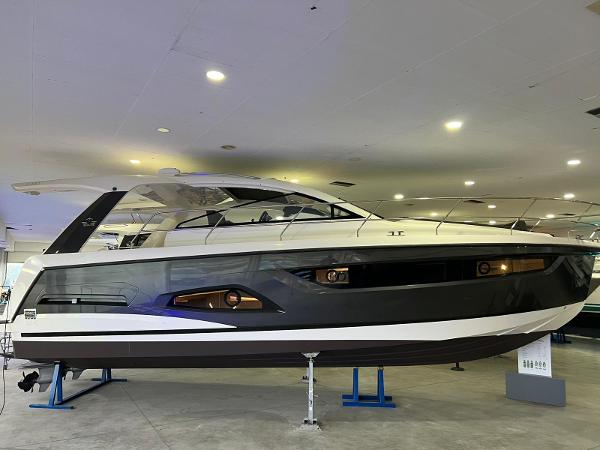 2022 Sealine S390