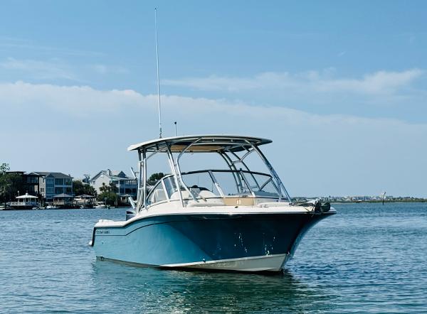 2018 Grady-White Freedom 235