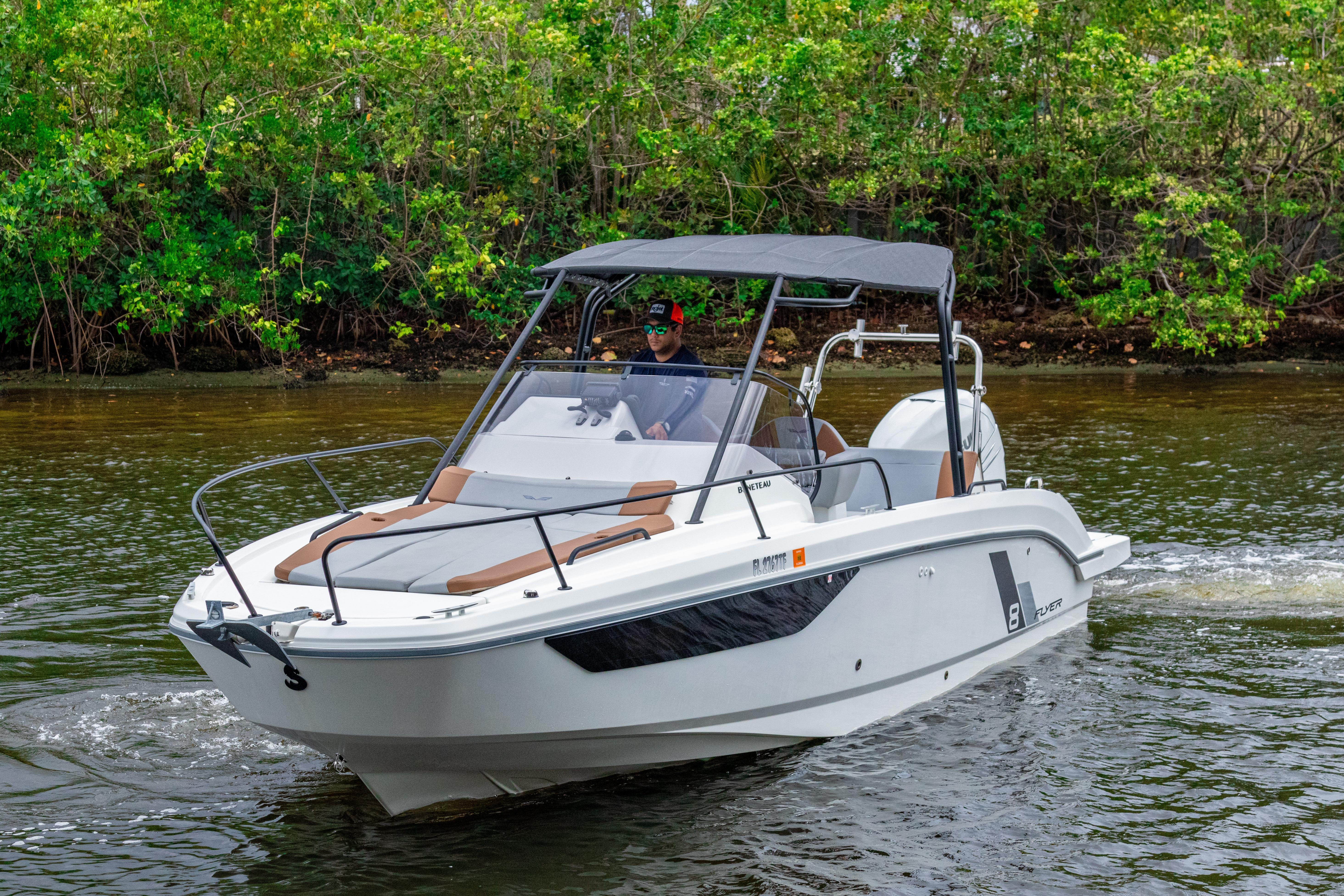 Beneteau Flyer 8 SUNdeck 2022 Beneteau America Flyer 8 Sundeck cruising on a serene river.