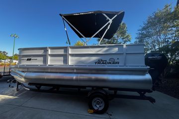 2026 Sun Tracker Party Barge 18 DLX