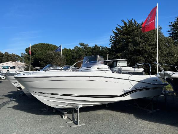 Jeanneau CAP CAMARAT 7.5 CC SERIE 3 CAP CAMARAT 7.5 CC S3