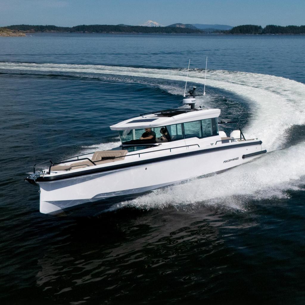 2022 Axopar 37 XC CROSS CABIN