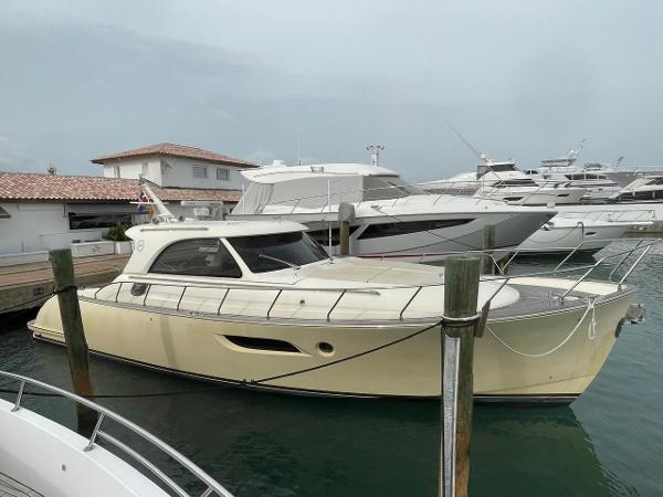 2008 Mochi Craft DOLPHIN 44'