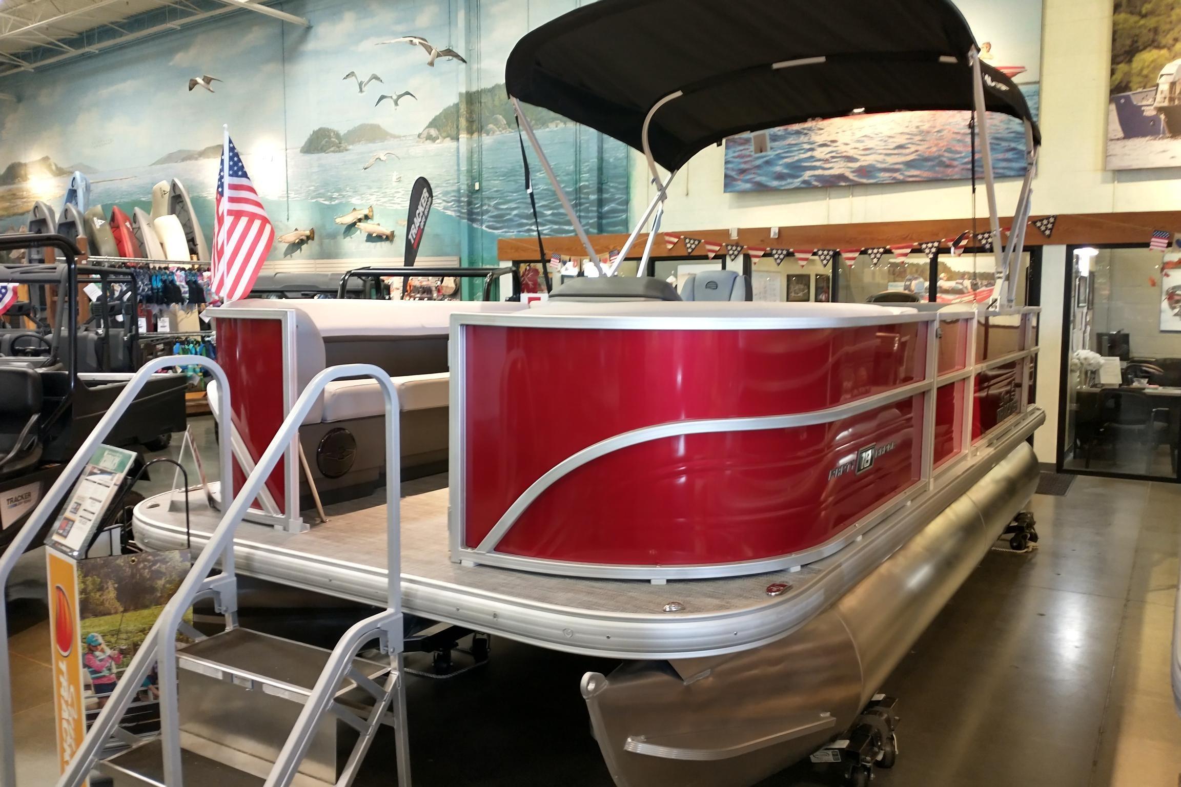 2026 Sun Tracker Party Barge 18 DLX