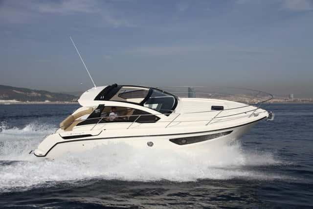 Azimut Atlantis 34 Azimut Atlantis 34 yacht cruising on open water, 2014 model.