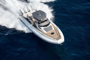 Capelli Tempest 44 2025 Capelli Tempest 44 cruising on open water, showcasing sleek design and powerful engines.