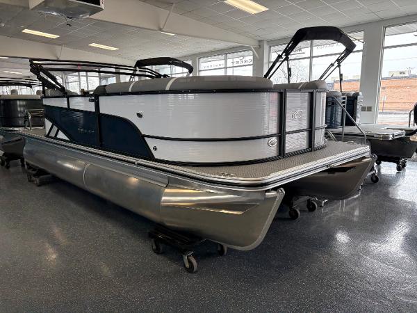 Crest 200 SLC Classic LX 2025 Crest 200 SLC Classic LX pontoon boat in showroom, sleek design, modern features.