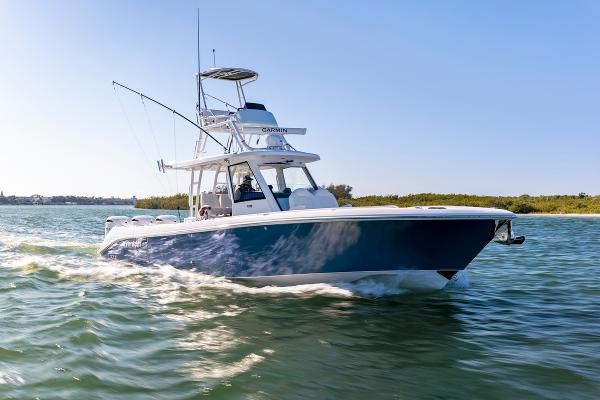 Everglades 375 Center Console 2025 Everglades 375 Center Console boat cruising on open water.