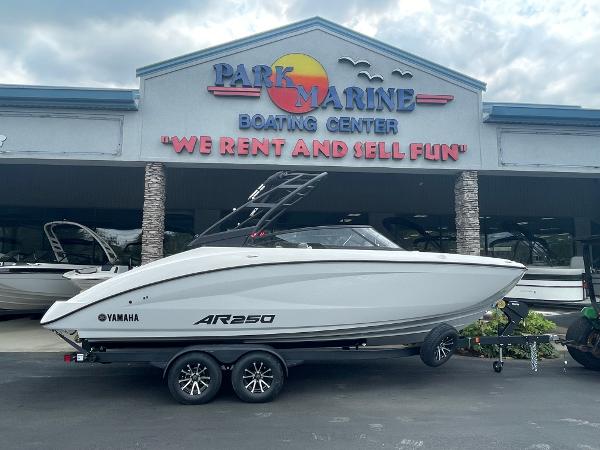 2025 Yamaha Boats AR250