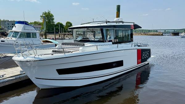 2024 Jeanneau 895 Sport