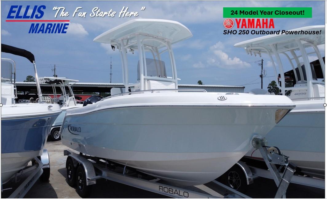 Robalo R222 Center Console
