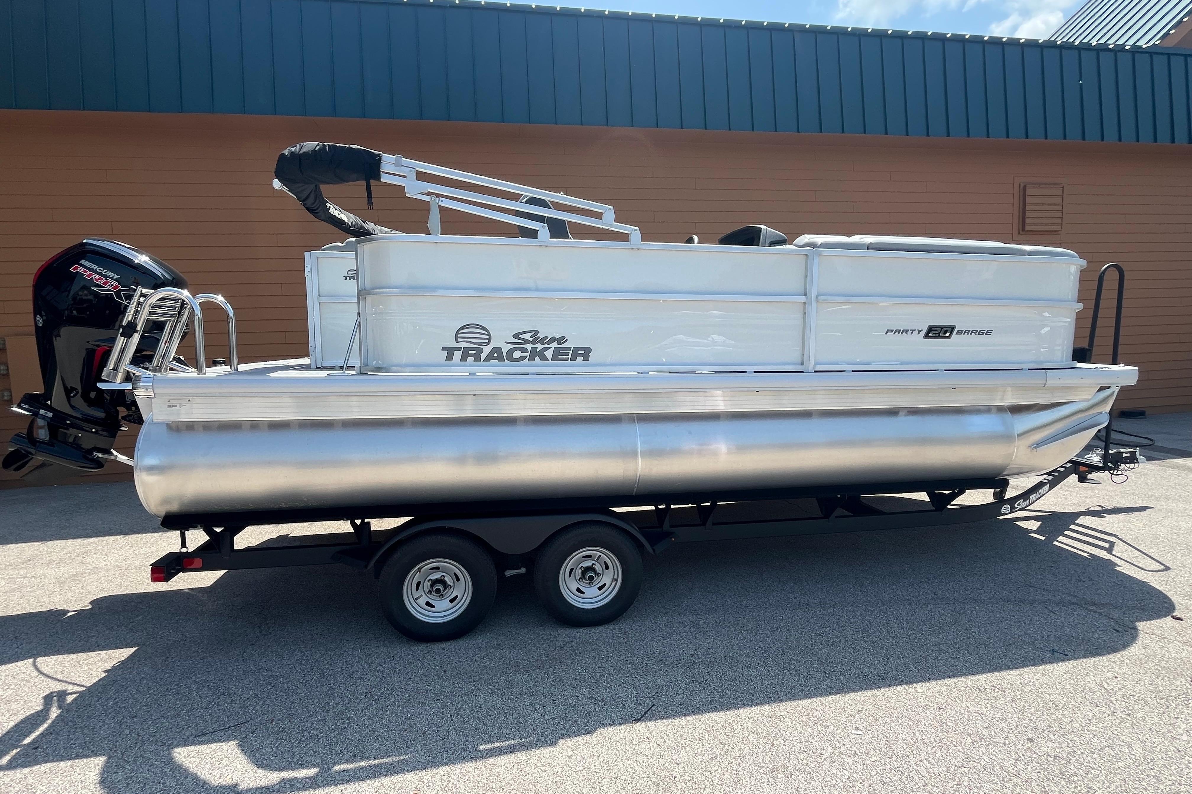 2026 Sun Tracker Party Barge 20 DLX