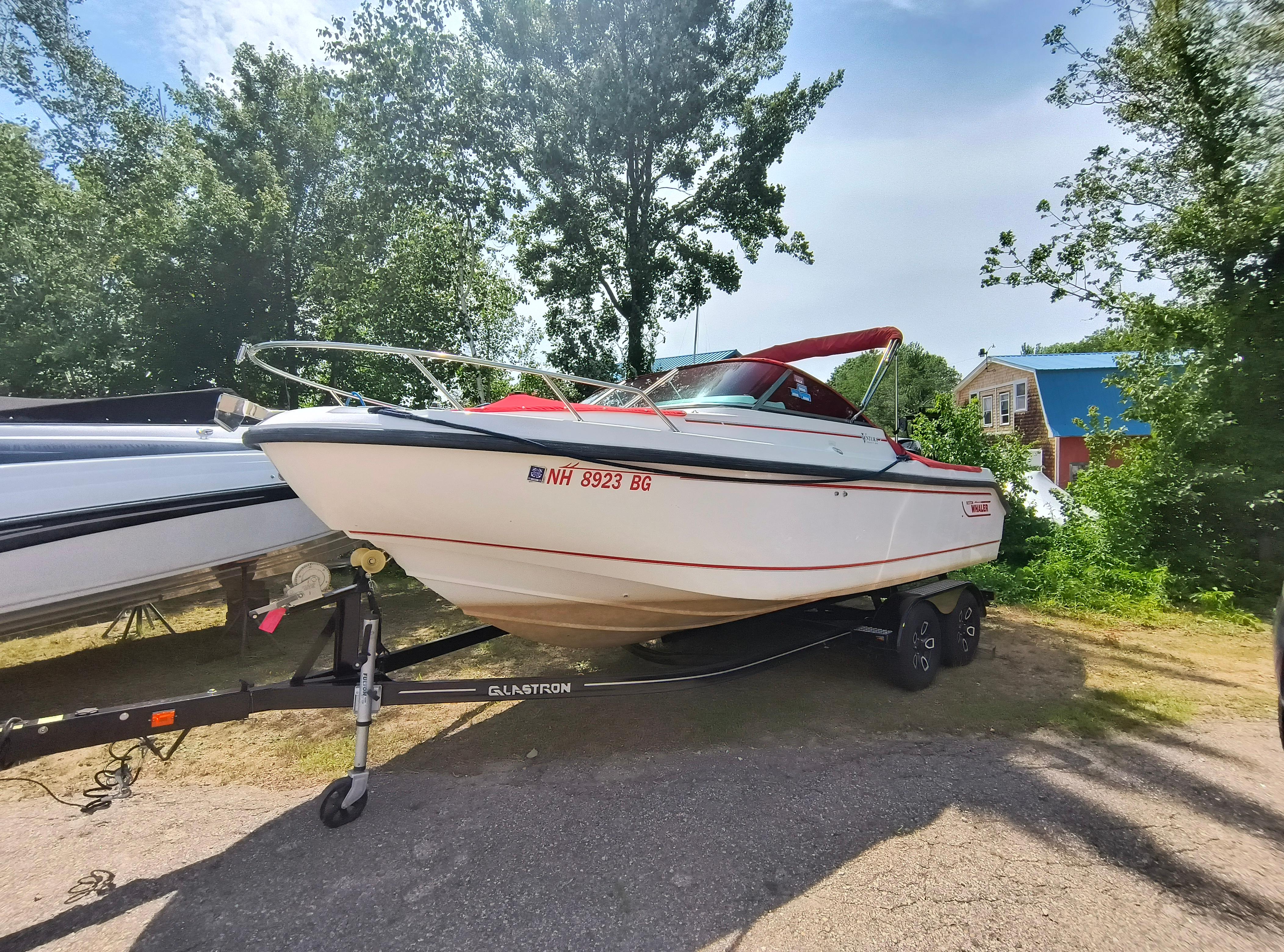 2001 Boston Whaler 210 Ventura