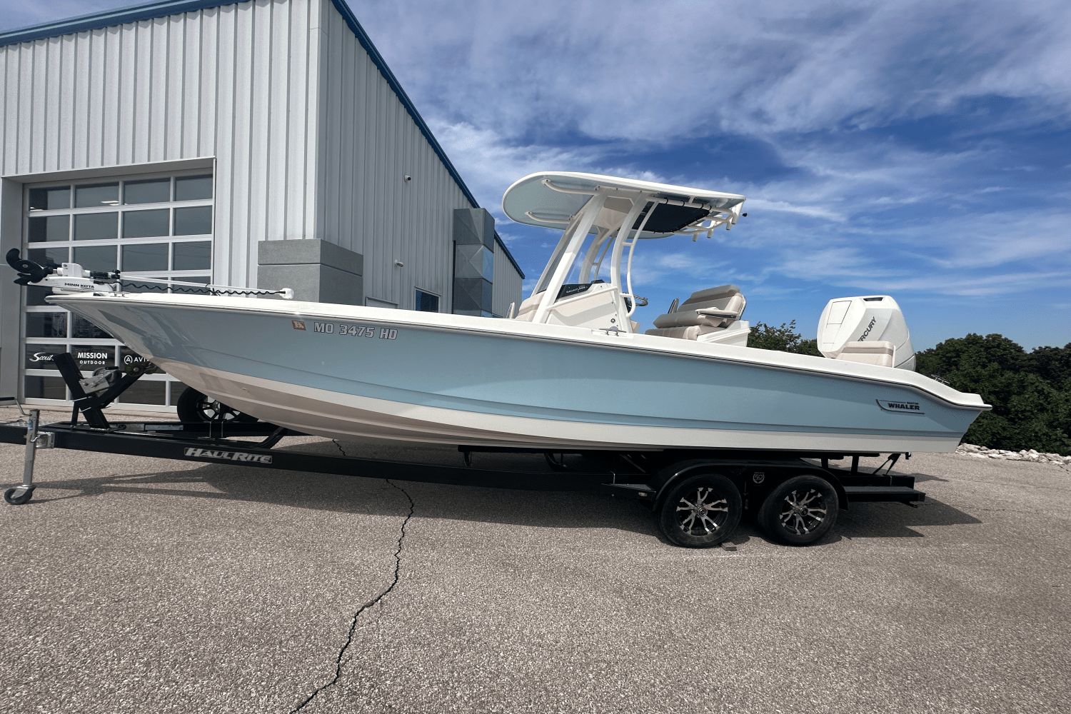 2023 Boston Whaler 25 Dauntless