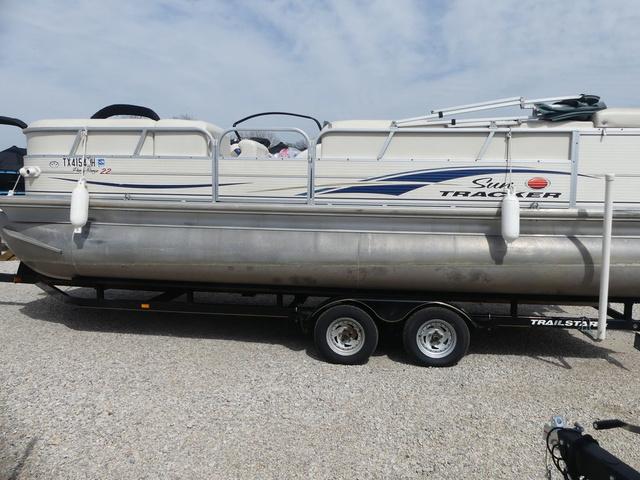 Sun Tracker Party Barge 24
