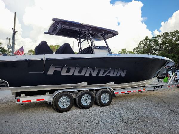 Fountain 38 SC 2025 Fountain 38 SC boat on a trailer, side view.