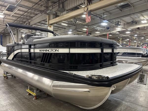 2025 Bennington 22 LSR