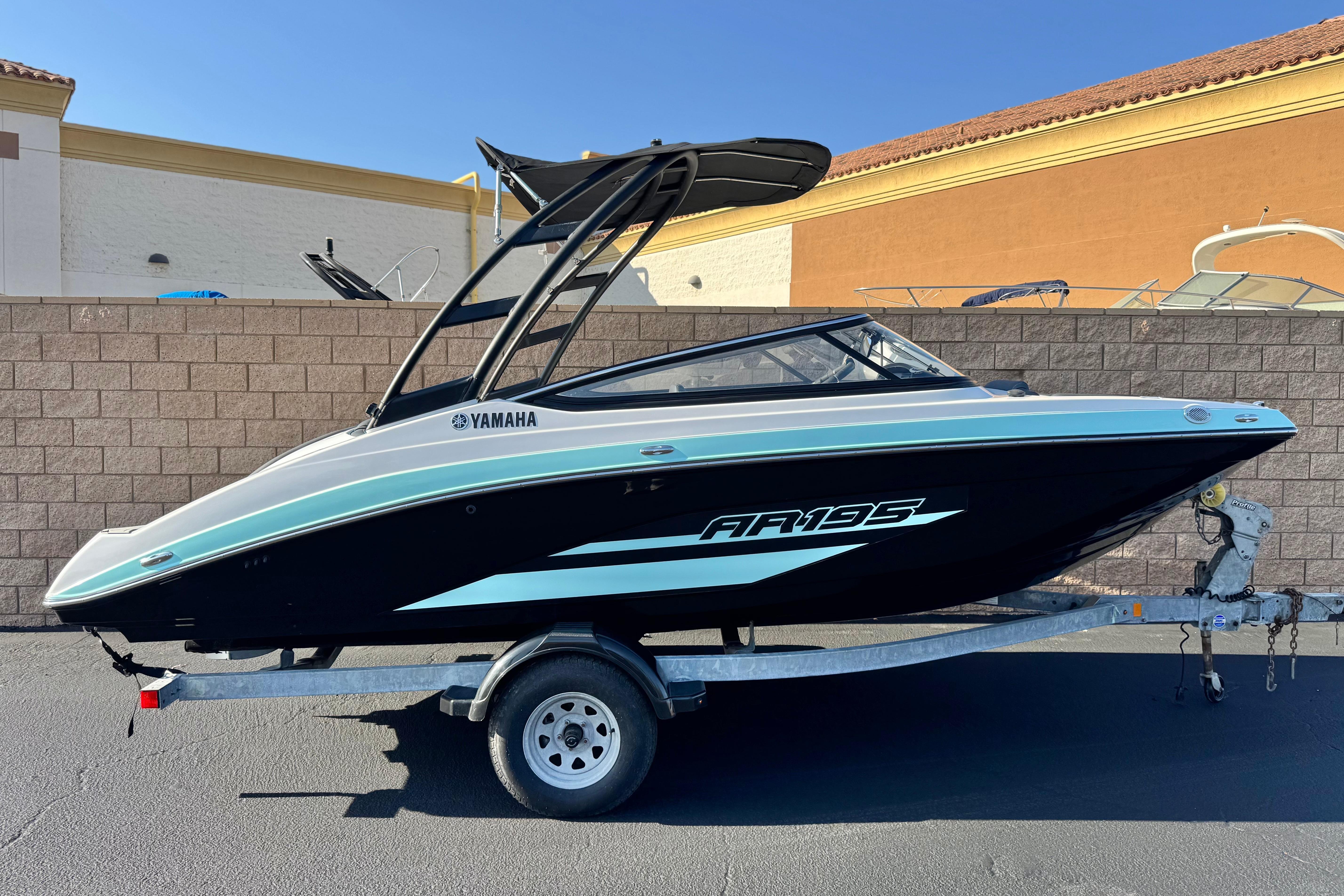 2023 Yamaha Boats AR195