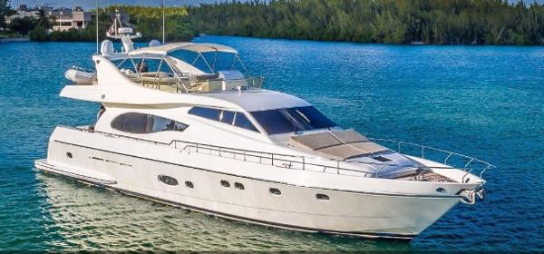2000 Ferretti Yachts 72