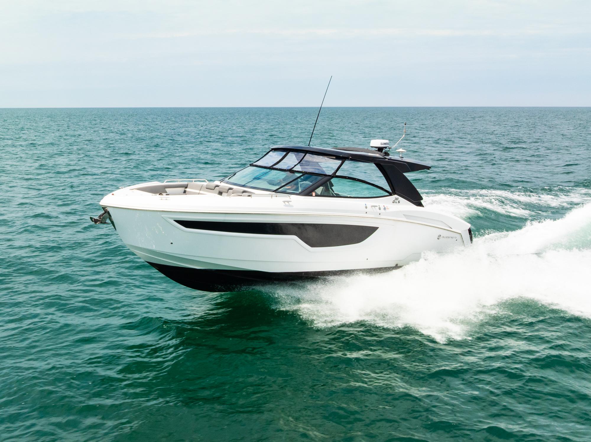 2021 Cruisers Yachts 38 GLS Outboard