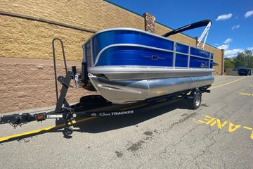 2026 Sun Tracker Party Barge 18 DLX
