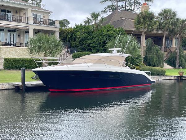 Pursuit SC 365i Sport Coupe 2014 Pursuit SC 365i Sport Coupe docked by waterfront homes.