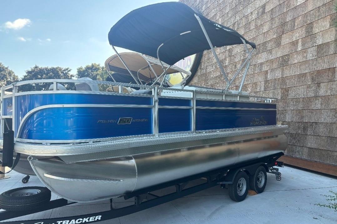 2026 Sun Tracker Fishin' Barge 20 DLX