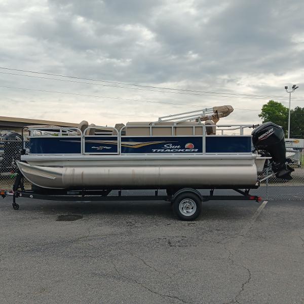2025 Sun Tracker Bass Buggy 18 DLX