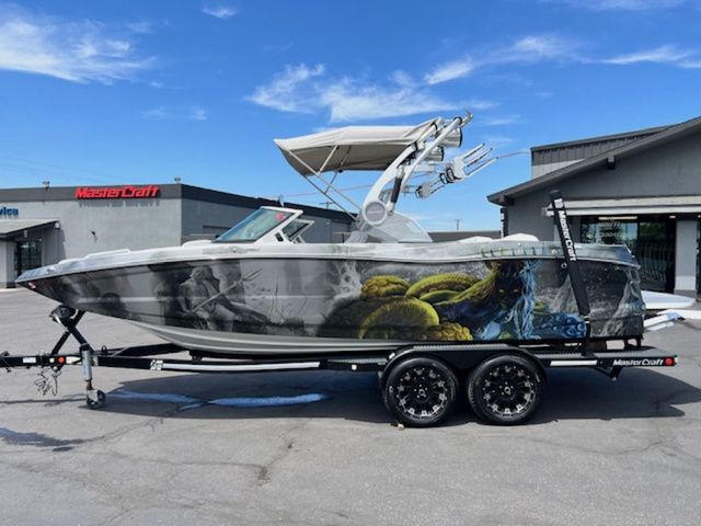2019 MasterCraft XT22