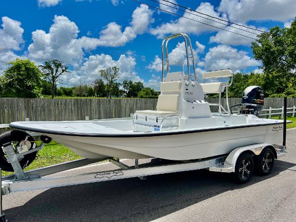 Shallow Sport 21 Sport 2025 Shallow Sport 21 Sport boat on trailer, white hull, center console, outboard motor.
