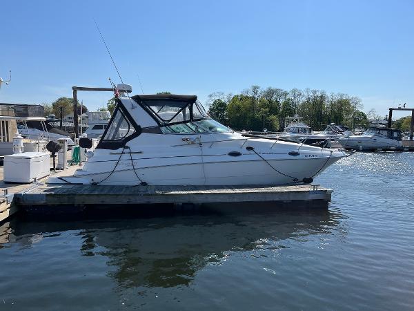 2001 Cruisers Yachts 2870 Express