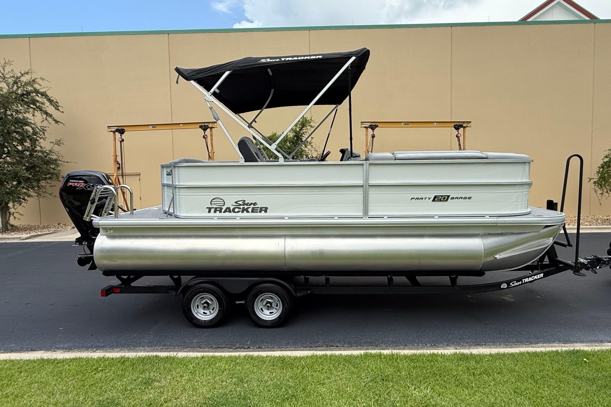 2026 Sun Tracker Party Barge 20 DLX