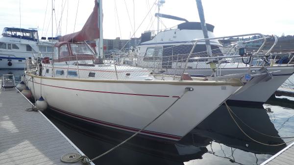 1990 Celestial 48 Center Cockpit