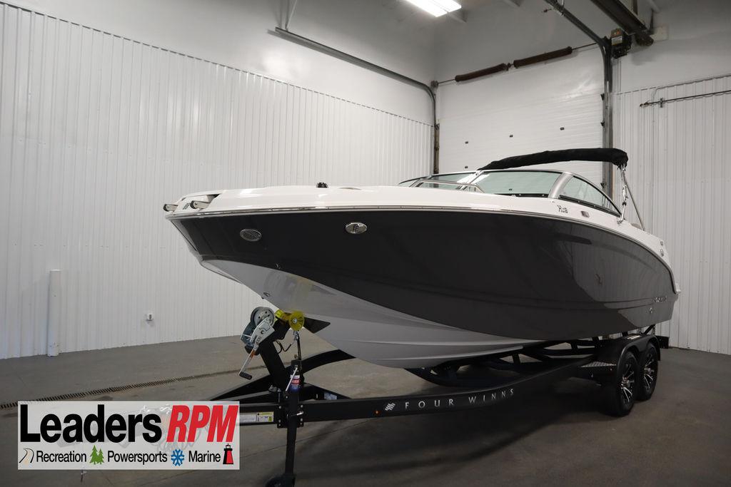 Four Winns HD3 2025 Four Winns HD3 boat on trailer in indoor showroom.