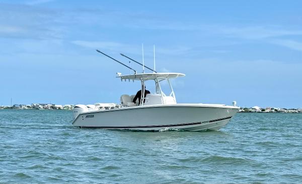 Jupiter 26 Yamaha Twin 200's 2025 Jupiter 26 Yamaha Twin 200's boat on the water with clear blue sky.