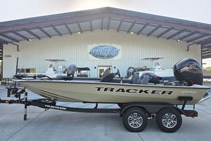 Tracker Pro Team 195 2026 Tracker Pro Team 195 boat on trailer outside Berkeley Outdoors.