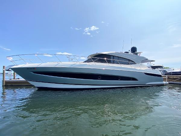2021 Riviera 5400 Sport Yacht