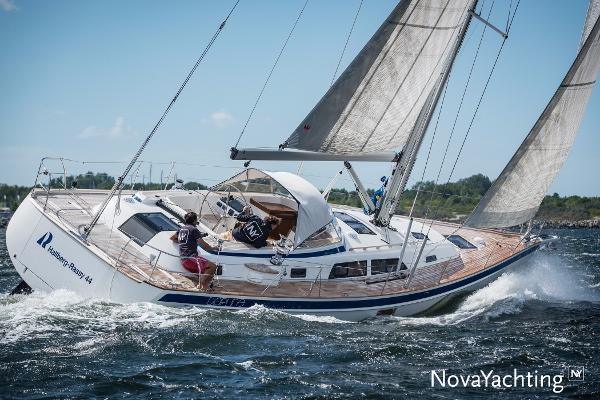 Hallberg Rassy 44 Review - Boats.com