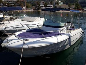 Sessa Marine Key Largo 22 2006 Sessa Marine Key Largo 22 boat docked in a marina, featuring a sleek design.