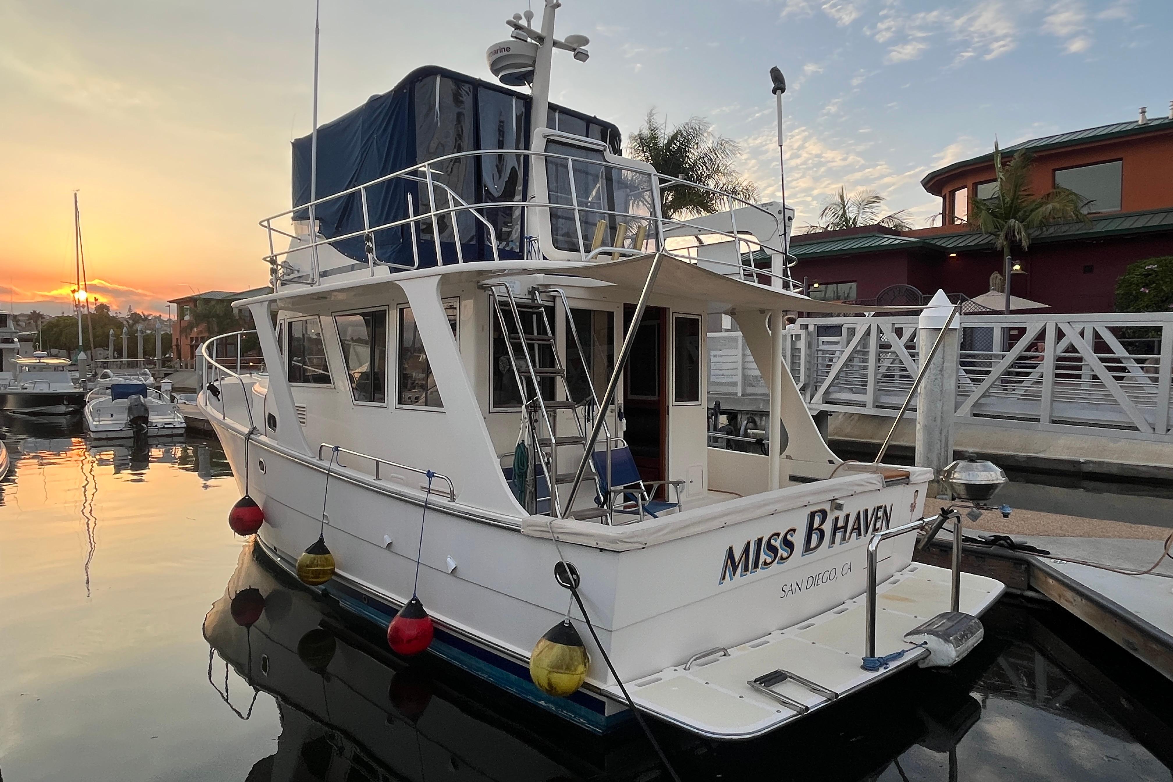 2007 Mariner 35 Flybridge Sedan